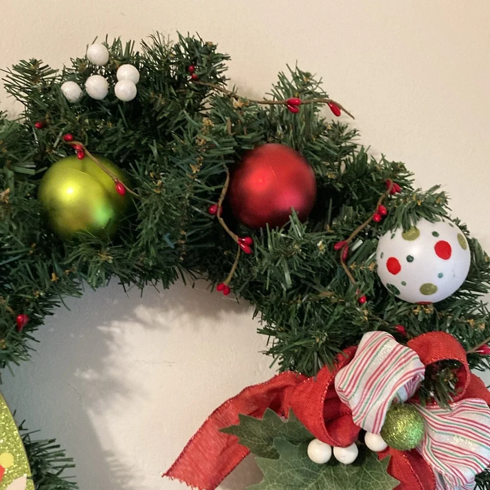 🎄"Raised by Elves" Elf Theme Wreath - Picture 6 of 6
